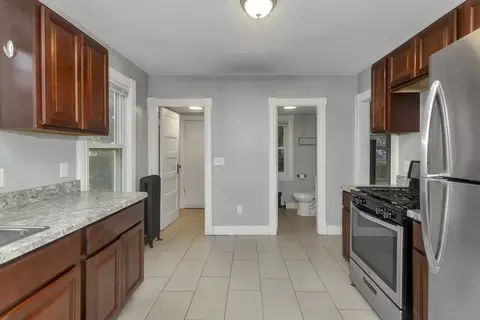 80 Rochelle St, Springfield, MA 01109 photo 11