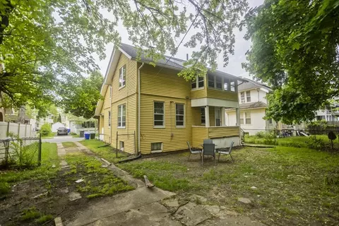80 Rochelle St, Springfield, MA 01109 photo 4