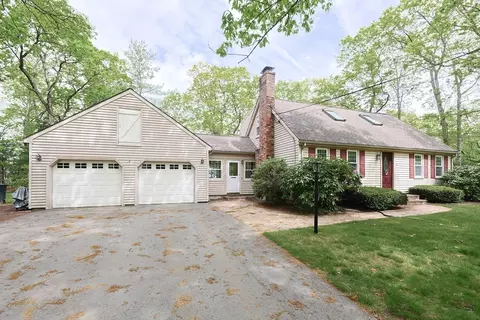 61 Old Farm Rd, North Attleboro, MA 02760