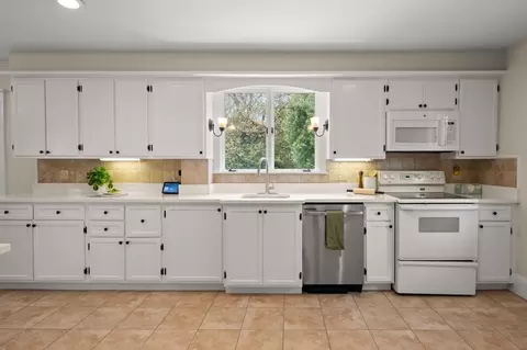 Kitchen - 70 Highland St, Reading, MA 01867 photo 2 of 4