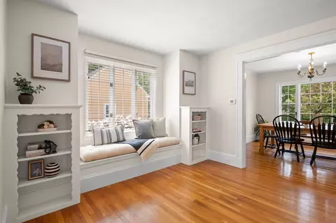 Entry Way - 70 Highland St, Reading, MA 01867 photo 2 of 2