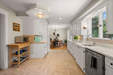 Kitchen - 70 Highland St, Reading, MA 01867 photo 4 of 4