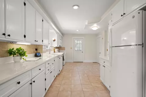 Kitchen - 70 Highland St, Reading, MA 01867 photo 1 of 4