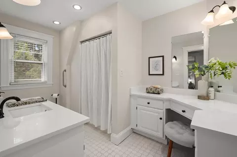 Bath - 70 Highland St, Reading, MA 01867 photo 2 of 3