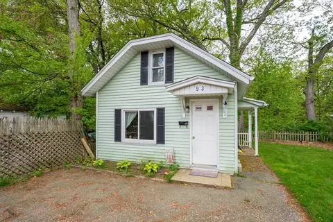 95 Thaddeus St, Chicopee, MA 01020 photo 3