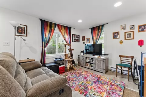 95 Thaddeus St, Chicopee, MA 01020 photo 4