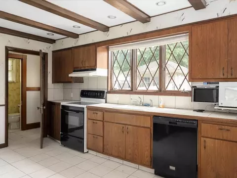 393 Langley St, Fall River, MA 02720 photo 18