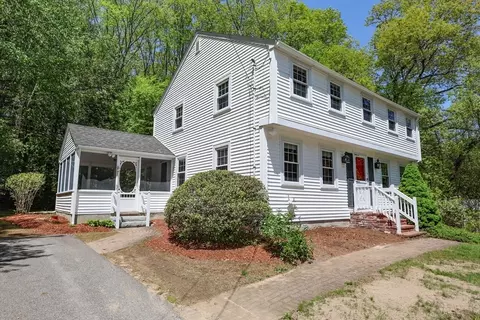 4 Bridle Rd, Chelmsford, MA 01824