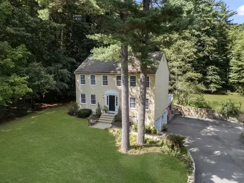 39 Valleywood Rd, Hopkinton, MA 01748