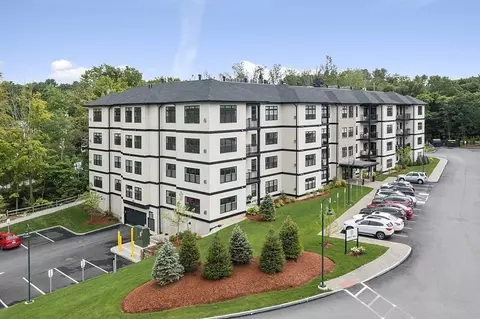 11 Cushing Pl #106, Chelmsford, MA 01824
