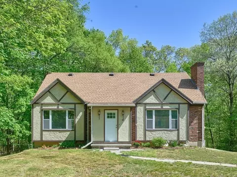 32 Clara Barton Rd, Oxford, MA 01537