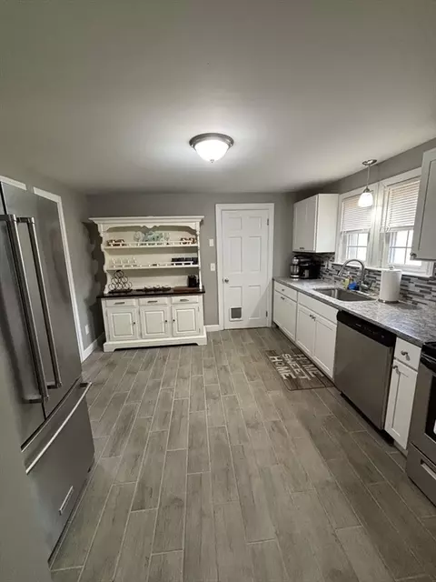 253 Gillette Ave, Springfield, MA 01118 photo 8