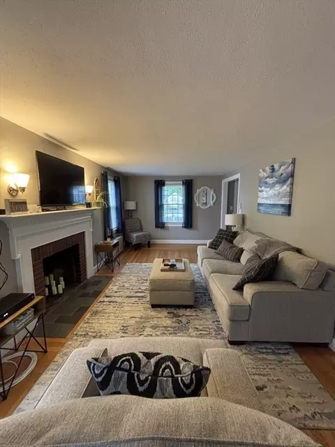 253 Gillette Ave, Springfield, MA 01118 photo 9