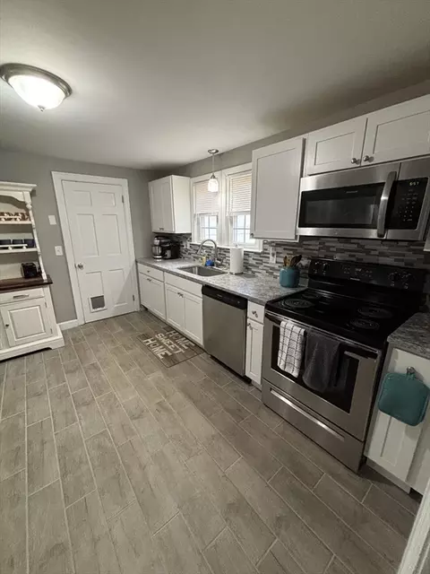 253 Gillette Ave, Springfield, MA 01118 photo 7
