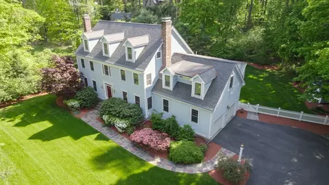 9 High St, Medfield, MA 02052
