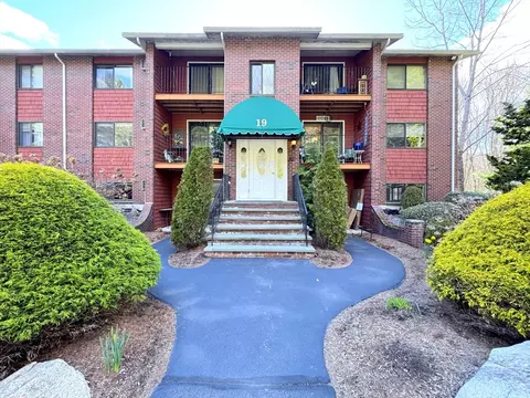 19 Fuller Rd #1, Foxboro, MA 02035