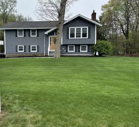 26 John Robinson Dr, Hudson, MA 01749