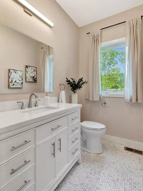 77 Park St, Mendon, MA 01756 photo 16