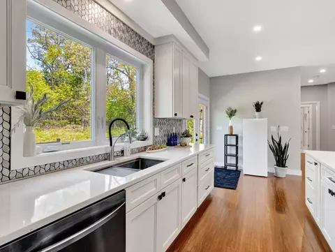 77 Park St, Mendon, MA 01756 photo 15