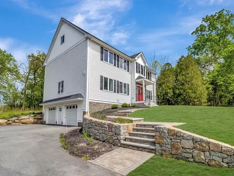 77 Park St, Mendon, MA 01756