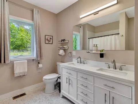 77 Park St, Mendon, MA 01756 photo 17