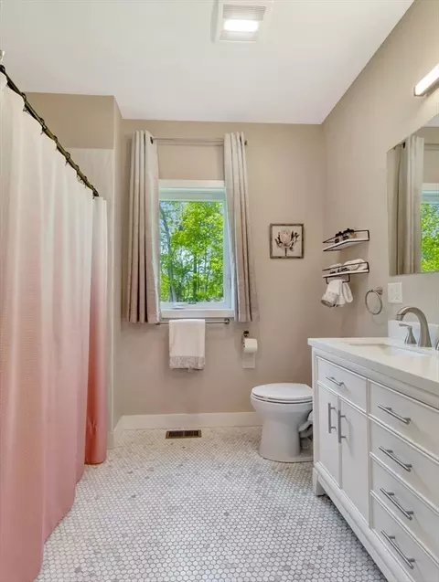 77 Park St, Mendon, MA 01756 photo 18