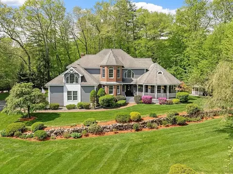 13 Kelly Ln, Atkinson, NH 03811