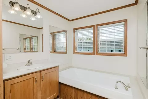 53 Linsay Dr, Raynham, MA 02767 photo 27