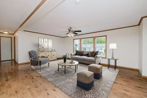 53 Linsay Dr, Raynham, MA 02767 photo 4