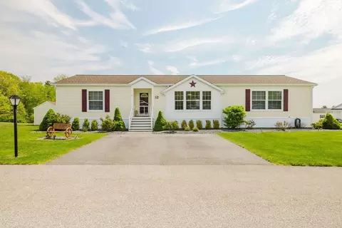 53 Linsay Dr, Raynham, MA 02767 photo 2
