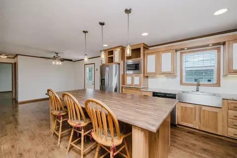 53 Linsay Dr, Raynham, MA 02767 photo 13