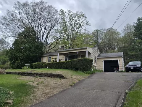 242 Hendrick St, Easthampton, MA 01027
