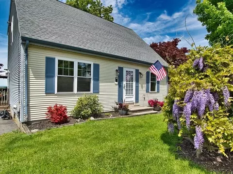 56 Gatehouse Dr, Fall River, MA 02720 photo 3