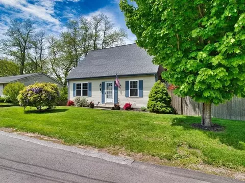 56 Gatehouse Dr, Fall River, MA 02720