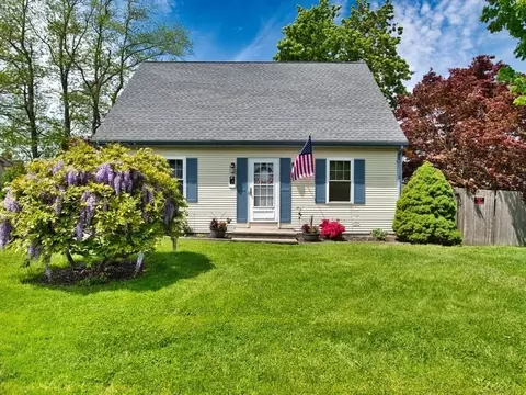56 Gatehouse Dr, Fall River, MA 02720 photo 2