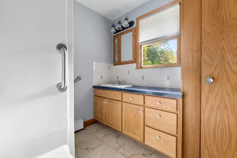 Bath - 30 Cornell Rd, Danvers, MA 01923 photo 2 of 3