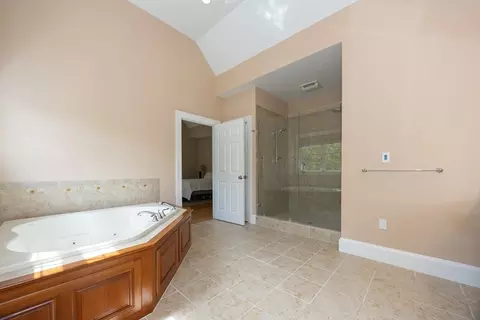 Bath - 2 Powers Rd, Mendon, MA 01756 photo 3 of 7