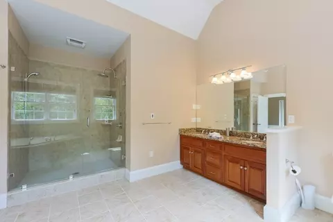 Bath - 2 Powers Rd, Mendon, MA 01756 photo 1 of 7