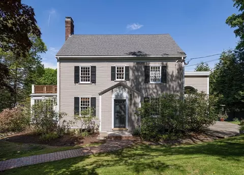 14 Meigh Rd, Chestnut Hill, MA 02467