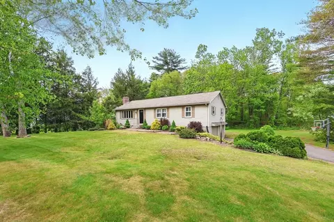 90 Colony Dr, Hampden, MA 01036