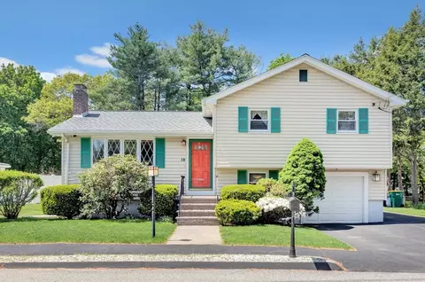 18 Surrey Rd, Woburn, MA 01801