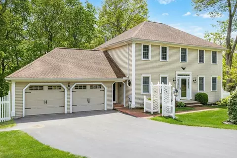 19 Steppingstone Dr, Holden, MA 01520