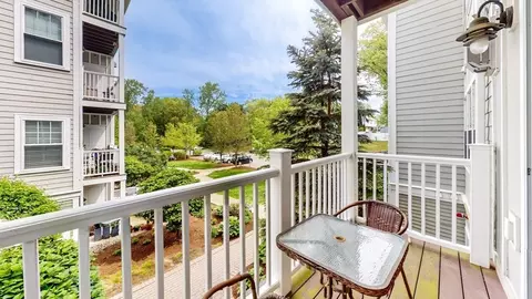 1100 Vfw Pkwy #202, Boston, MA 02132