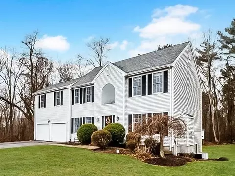 24 Penniman Cir, Stoughton, MA 02072
