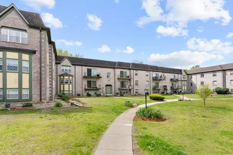 108 Oak Ln #3, Brockton, MA 02301