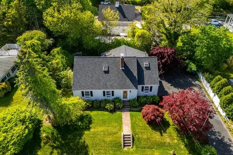 7 Sunrise Ave, Plymouth, MA 02360