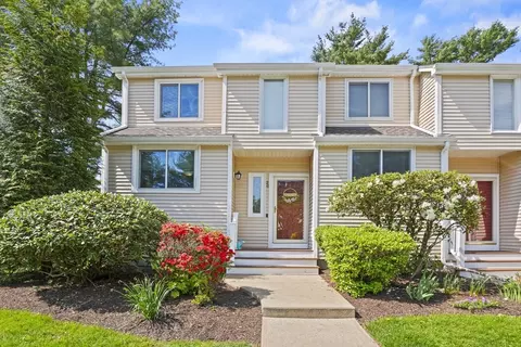 26 Gaslight Ln #26, Easton, MA 02356