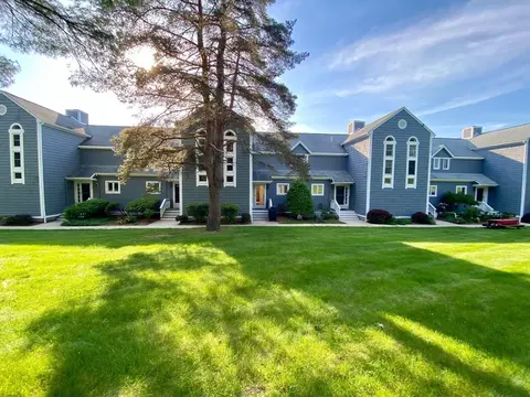 4 Fairway Ln #4, Blackstone, MA 01504