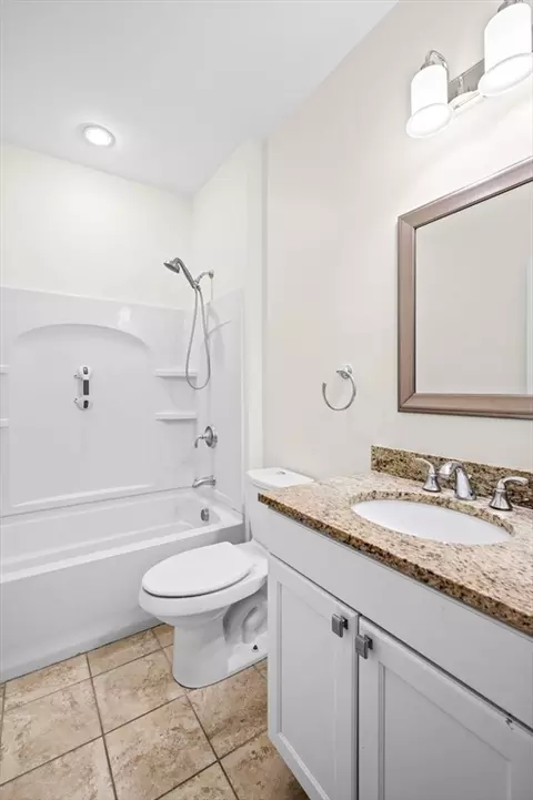 Bath - 33 Intrepid Cir #405, Marblehead, MA 01945 photo 1 of 5