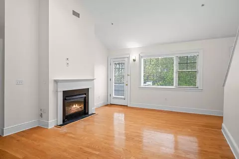 Living - 33 Intrepid Cir #405, Marblehead, MA 01945 photo 3 of 7